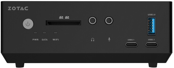 Frente: Botón de encendido, lector de tarjetas SD, toma de auriculares, toma de micrófono, 2x USB 3.1 Gen 2 (10 Gbps) Tipo C, 1x USB 3.0 (5 Gbps) Tipo A