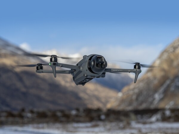 El DJI Mavic 4 Pro tiene cámaras triples como la generación anterior. (Fuente de la imagen: DJI)