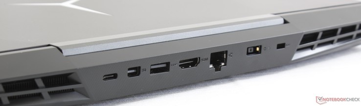 Detrás: USB 3.1 Tipo C, mini-DisplayPort, USB 3.1 Tipo A, HDMI 2.0, Gigabit RJ-45, adaptador de CA, Kensington Lock