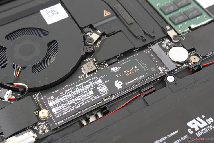 Soporte para una sola SSD M.2 2280 PCI 4 x4