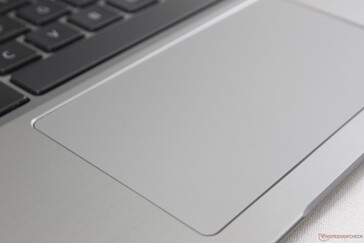 La superficie del Clickpad es extremadamente lisa y casi no se pega, incluso si se mueve para deslizarse lentamente con un dedo.