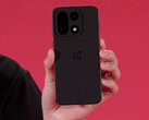 El OnePlus 15 (en la imagen) es uno de los muchos teléfonos insignia que se presentaron en el evento (Fuente de la imagen: Qualcomm)