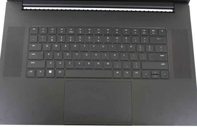 Teclado y touchpad - Razer Blade 17 2022 (Fuente de la imagen: Notebookcheck)