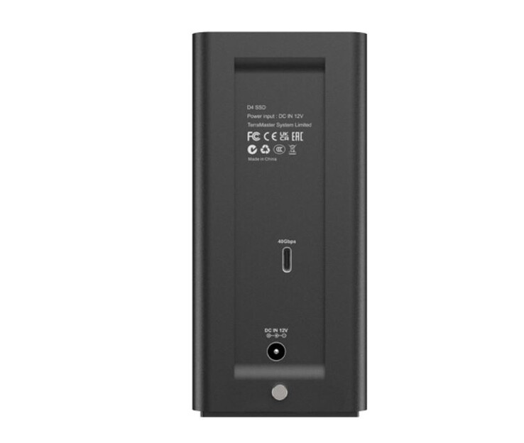 La D4 tiene USB Tipo-C y una conexión de alimentación (Fuente de la imagen: TerraMaster)