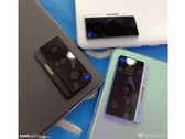 Los teléfonos X70 en la vida real(?). (Fuente: SlashLeaks)