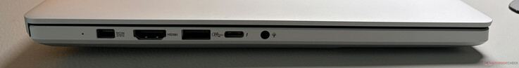 Lado izquierdo: Fuente de alimentación, HDMI 2.1 FRL, USB-A 3.2 Gen 2 (10 GBit/s), USB-C 4.0 con Thunderbolt 4 (40 Gbit/s, modo alternativo DisplayPort 2.1, Power Delivery 3.0), salida de audio de 3,5 mm