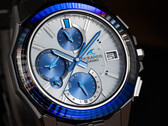 El Casio OCW-S6000PB-7AJF (en la imagen) cuenta con un bisel de zafiro, tallado con 24 facetas en la parte superior y 48 en los laterales. (Fuente de la imagen: Casio)