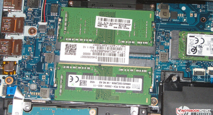 El HP 14 viene con dos módulos RAM. Esta es la razón por la que la RAM funciona en modo de doble canal.