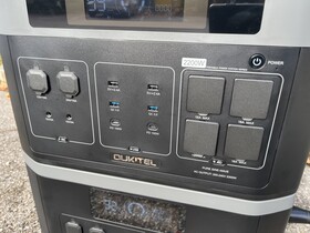 La Oukitel BP2000 Powerstation ofrece multitud de opciones de conexión.