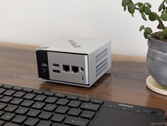 El M8 luce el nuevo diseño de chasis de GMK pero con una CPU AMD más antigua para mantener los precios bajos (Fuente de la imagen: Notebookcheck)