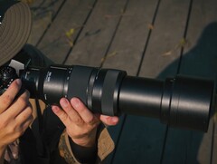 La LUMIX S 100-500mm f5-7.1 (en la imagen), tiene el mayor alcance de zoom de todos los objetivos de Panasonic para la montura L. (Fuente de la imagen: Panasonic)