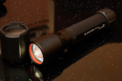 La Ledlenser P7R (Fuente de la imagen: Andreas Sebayang/Notebookcheck)