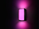 El nuevo aplique de pared para exteriores Turaco de Philips Hue (en la imagen) ofrece iluminación blanca y de color. (Fuente de la imagen: Philips Hue)