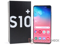 El Galaxy S10 Plus es uno de los varios dispositivos de la serie S10 que recibirán una nueva actualización. (Fuente de la imagen: NotebookCheck)