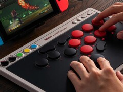 El nuevo mando arcade de 8bitdo, disponible a partir del 15 de julio de 2025. (Fuente de la imagen: 8bitdo)