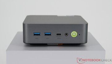 GMKtec NucBox K17 - Conectores del panel frontal
