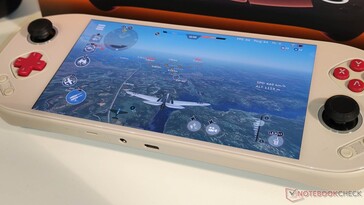 El puerto USB tipo C está situado en la parte inferior, lo que nos parece bastante desfavorable sin un conector en ángulo