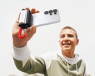 El nuevo Grip Power Bank de Sharge (en la imagen) hace las veces de mando a distancia para la cámara. (Fuente de la imagen: Sharge)