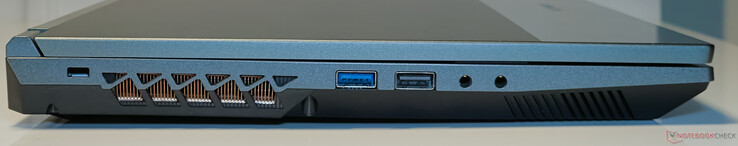 Izquierda: ranura de bloqueo Kensington, USB 3.2 Gen1 Tipo-A, USB 2.0 Tipo-A, entrada de línea, toma de audio combo CTIA de 3,5 mm