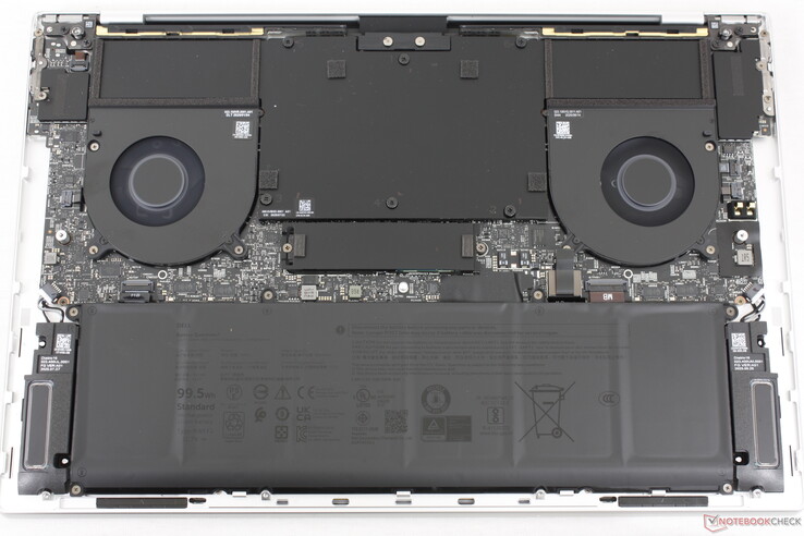 Dell 16 Premium DA16250 interior