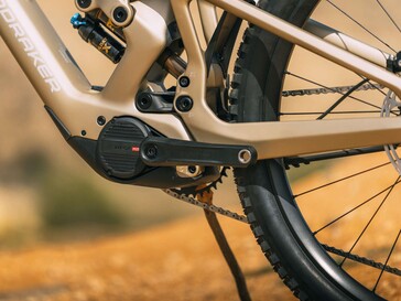 La bicicleta está equipada con el Avinox M2S