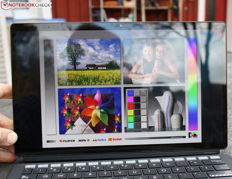 La Vivobook 13 Slate OLED (T3300) a la luz del día