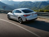 El próximo BMW i4 eDrive35 sucederá al eDrive40 como la variante más asequible del elegante vehículo eléctrico alemán (Imagen: BMW)
