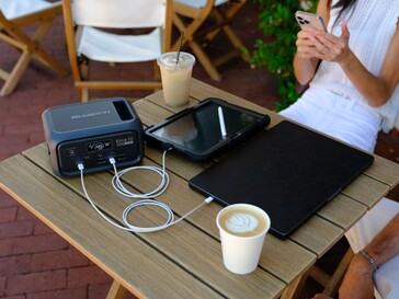 La Bluetti Elite 10 pesa sólo 1,8 kg (3,97 lbs) (Fuente de la imagen: Bluetti)