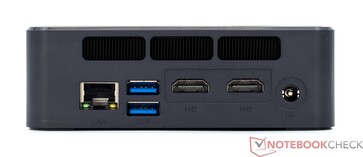 Trasera: RJ45, 2x USB 3.2 tipo A, 2x HDMI 2.0