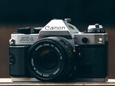 Se dice que la Canon EOS R8 Mark II se inspira en el diseño de la Canon AE-1