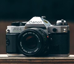 Se dice que la Canon EOS R8 Mark II se inspira en el diseño de la Canon AE-1