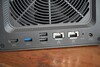 La parte trasera del Ugreen NASync DXP4800 GT