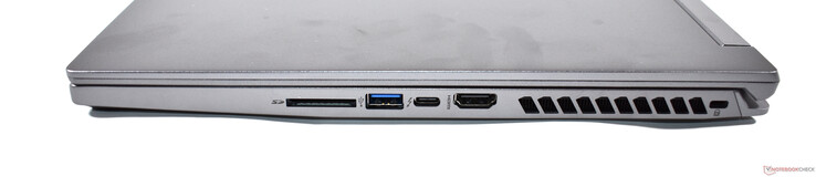 Lado derecho: Lector de tarjetas SD, USB A 3.2, Thunderbolt 4, HDMI 2.1, Kensington