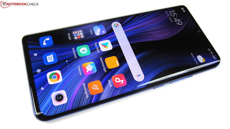 Pantalla curva, fondo de cristal, calidad de construcción de primera: El Xiaomi Mi Note 10 Lite es un teléfono premium en términos de apariencia y sensación.