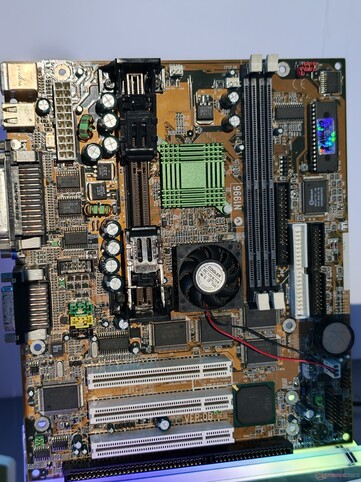 MSI MS-6168, basada en el chipset Intel 440ZX