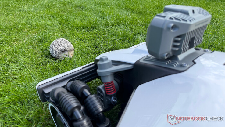 El LiDAR Mammotion Luba Mini AWD se comporta perfectamente en la detección de obstáculos
