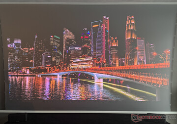 y a la luz del día (fotografiada con el iPhone 16 Pro)