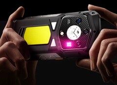 El Ulefone Armor 29 Pro cuenta con una pantalla secundaria redonda en la parte trasera. (Fuente de la imagen: Ulefone)