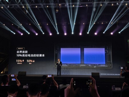Diapositiva de Huawei en la que se muestran las nuevas baterías dopadas con silicio