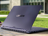 El Legion 7a 15ASH11 no contiene puertos orientados hacia atrás, a diferencia de otros portátiles Legion 7 recientes.