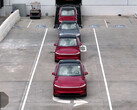 El nuevo Modelo Y utiliza el FSD no supervisado para conducir por sí mismo hasta los lotes de entrega. (Fuente de la imagen: Tesla/X)