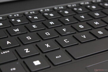 La respuesta de las teclas es ligera y silenciosa para un gran portátil de juegos