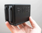 El Pi NAS es un dispositivo compacto y asequible que cuesta 35 dólares. (Fuente de la imagen: Michael Klements)