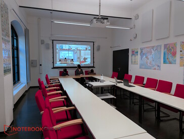 La sala del seminario, con un participante de Zoom que se incorpora más tarde
