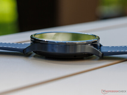 Una vista lateral del smartwatch