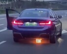 La parte trasera de un BMW Serie 3 eléctrico se incendió durante una prueba de conducción cerca de la ciudad china de Zhengzhou (Imagen: CnEVPost)