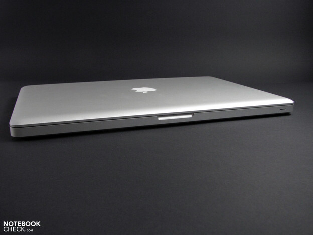 El logotipo de Apple se iluminaba en cuanto se encendía el portátil. (Fuente de la imagen: Notebookcheck)
