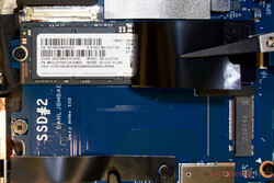 Samsung PM9A1 y una ranura SSD libre