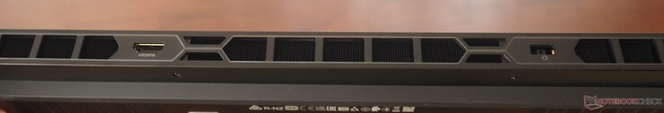 Trasera: HDMI 2.1, entrada de CC