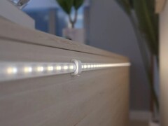Los accesorios de la tira de luz Philips Hue Flux (en la imagen, el soporte de montaje) han llegado a Europa. (Fuente de la imagen: Philips Hue)
